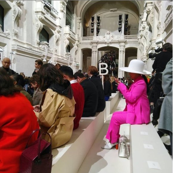 Meet your Posher, Océane - Picture 3 of 3